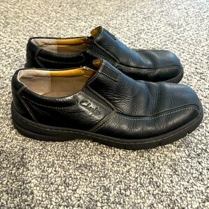 LIKE NEW CLARKS CASUAL DRESS SHOES 👞